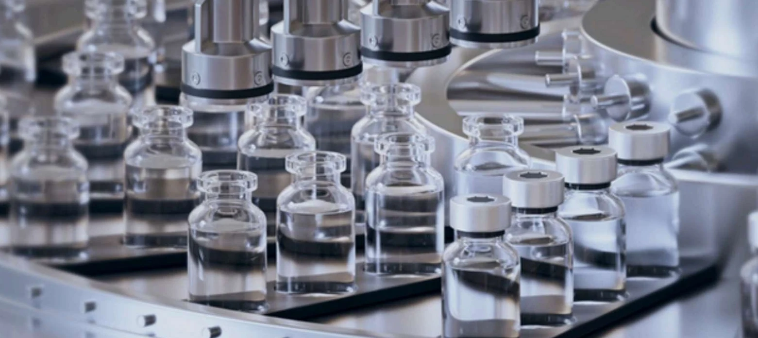 Pharmaceutical vials on an automated filling line